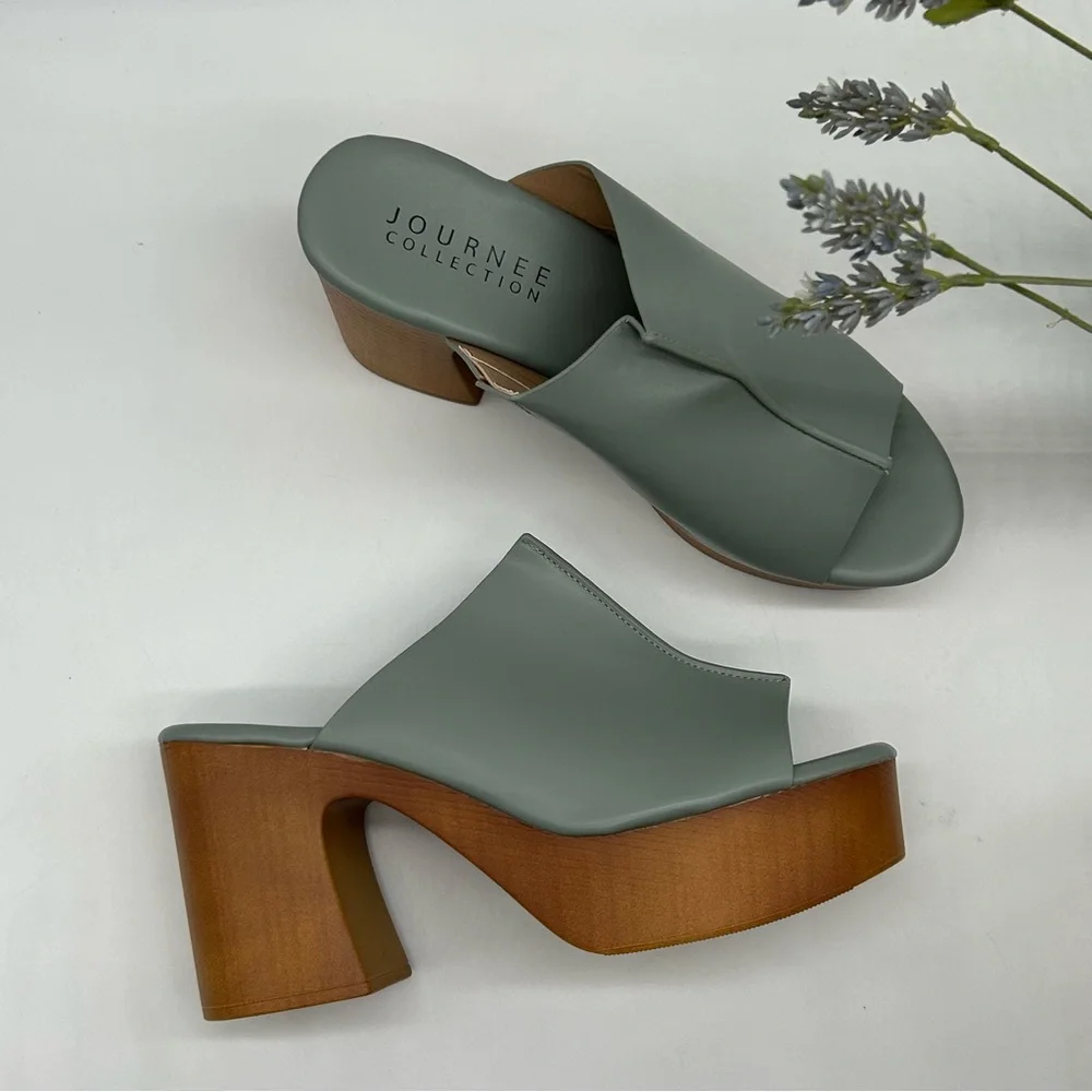 JOURNEE COLLECTION Women's Lorenza Platform Dress Sandals in slate blue size 9
